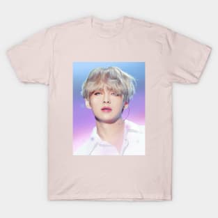 Bts Tae painting effect (blue and pink eyes) - BTS Army kpop gift BT21 T-Shirt